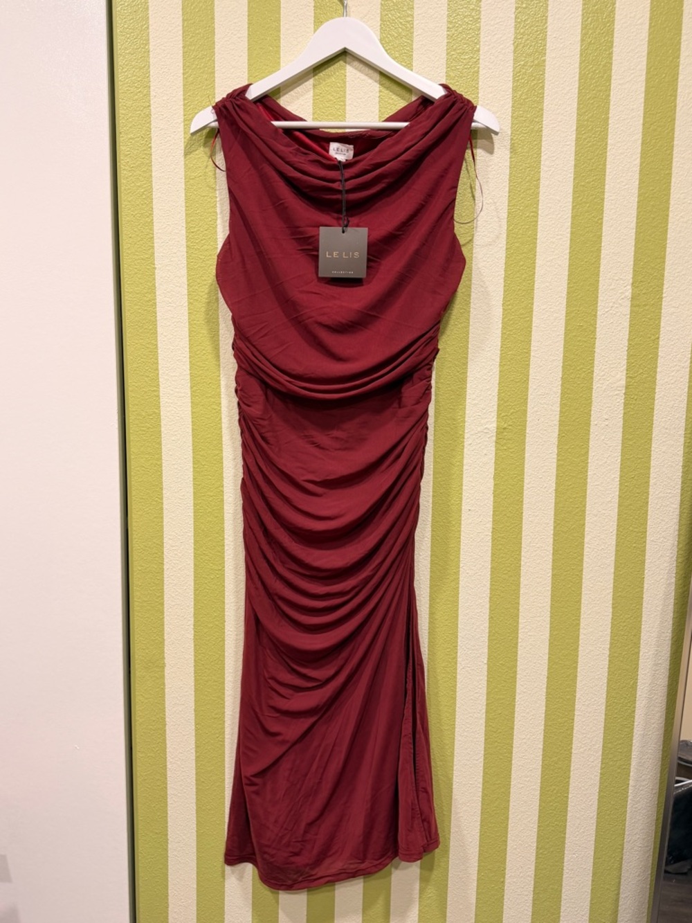 SHOP FANCY Le Lis Burgundy Ruched Sleeveless Midi Dress